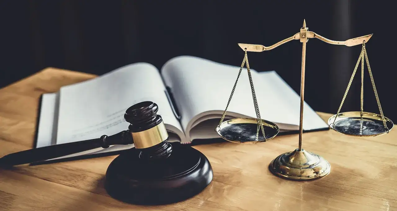 Czy radca prawny to mecenas? Zrozum różnice i znaczenie w prawie