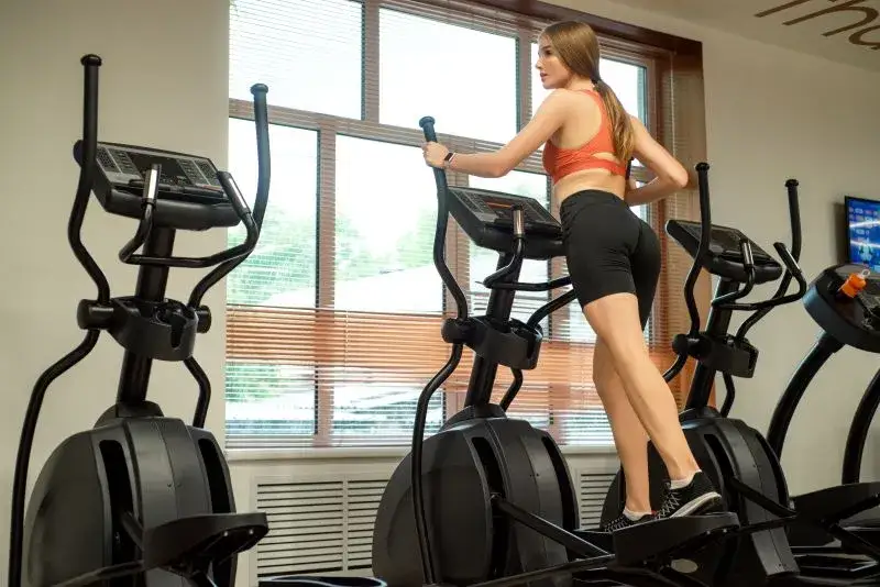 Orbitrek: Jak ćwiczyć, by schudnąć i poprawić kondycję? Poradnik