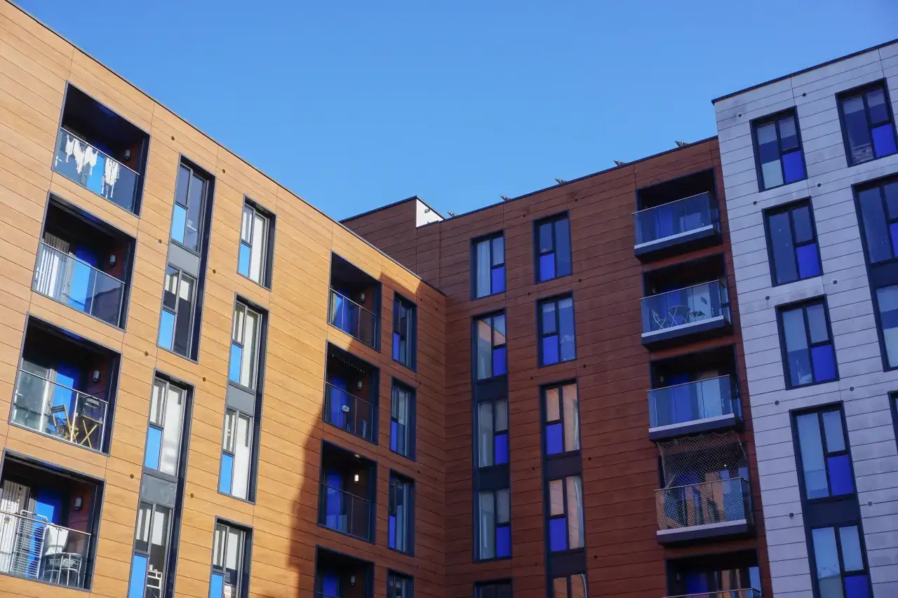 Kto płaci podatek od sprzedaży mieszkania? Zaskakujące fakty dla sprzedających