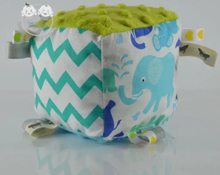 Kostka sensoryczna: Jak wybrać bezpieczną dla rozwoju niemowlaka?