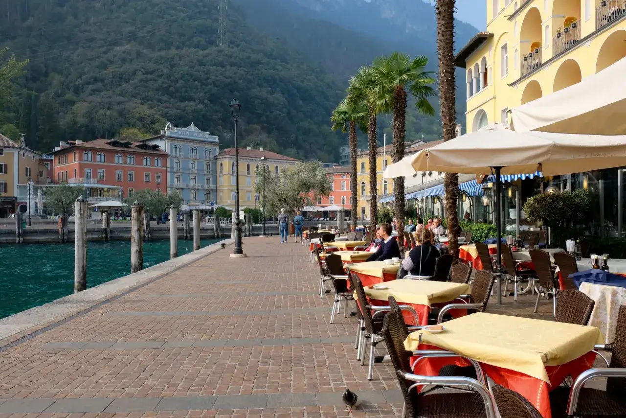 Riva del Garda gdzie zjeść – najlepsze restauracje i lokalne smaki