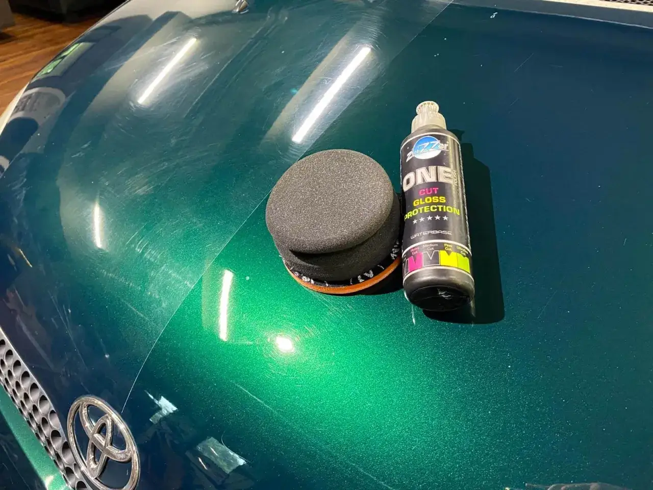 Jak polerować auto ręcznie? Blask lakieru bez wizyty u detailera!