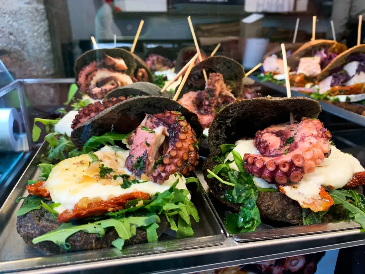 Gdzie zjeść w Bari? Odkryj najlepsze lokalne smaki i restauracje