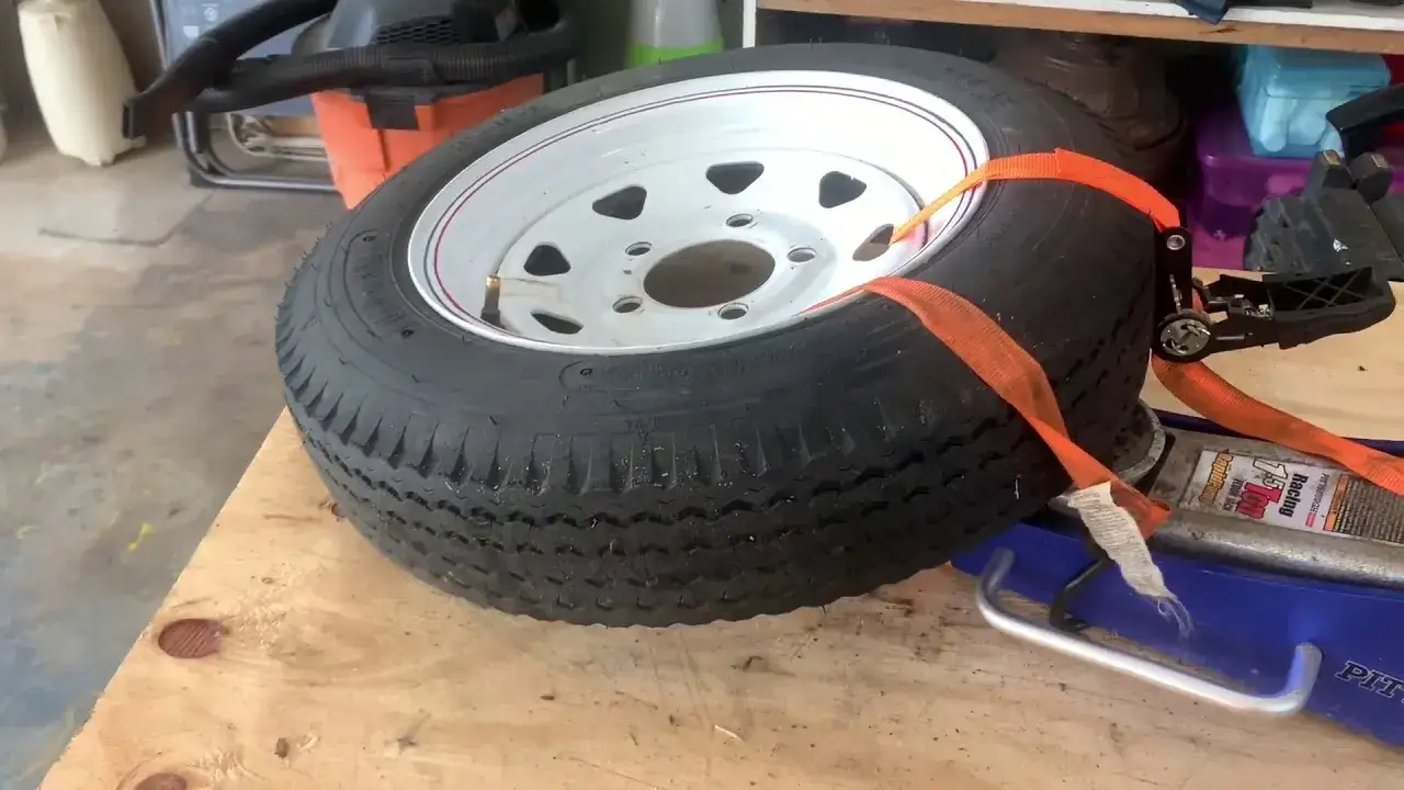 Jak ściągnąć oponę z felgi domowym sposobem bez ryzyka uszkodzeń