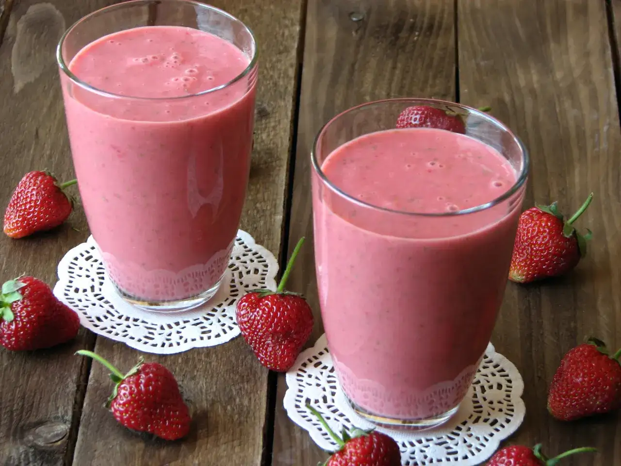 Jak zrobić idealny koktajl truskawkowy? Przepisy i triki!