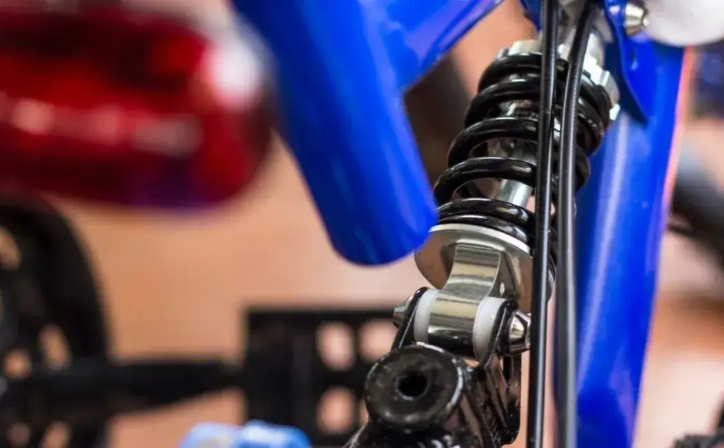 Jak dbać o amortyzator w rowerze, aby uniknąć kosztownych napraw
