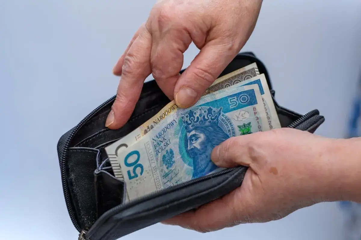 Czy pracownicy mogą rozmawiać o zarobkach? Sprawdź zasady i konsekwencje