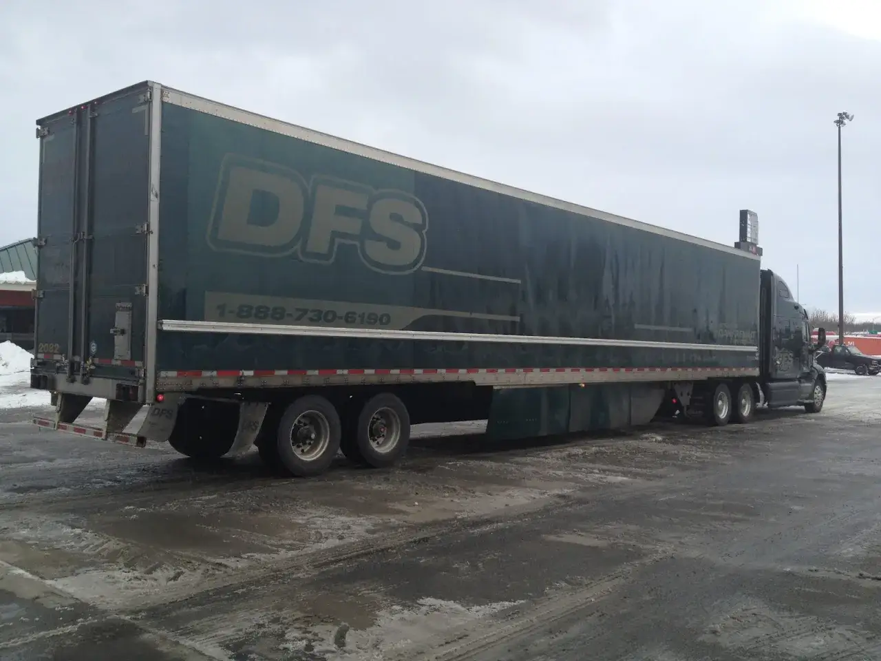 Ile zarabia spedytor? Dekodujemy marże i koszty w transporcie.