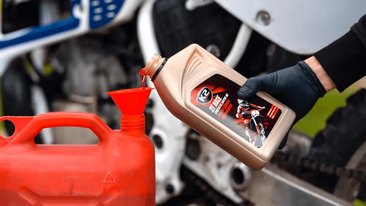 Jaki olej do silnika 2T? Wybierz najlepszy dla swojego pojazdu