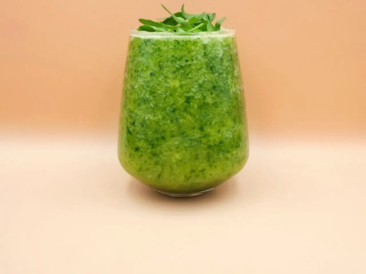 Koktajl z rukolą: Przepisy, korzyści i jak zneutralizować gorycz