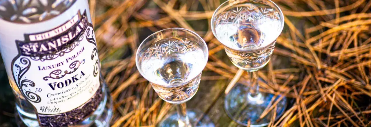 Wybór idealnej wódki na wesele – uniknij najczęstszych błędów