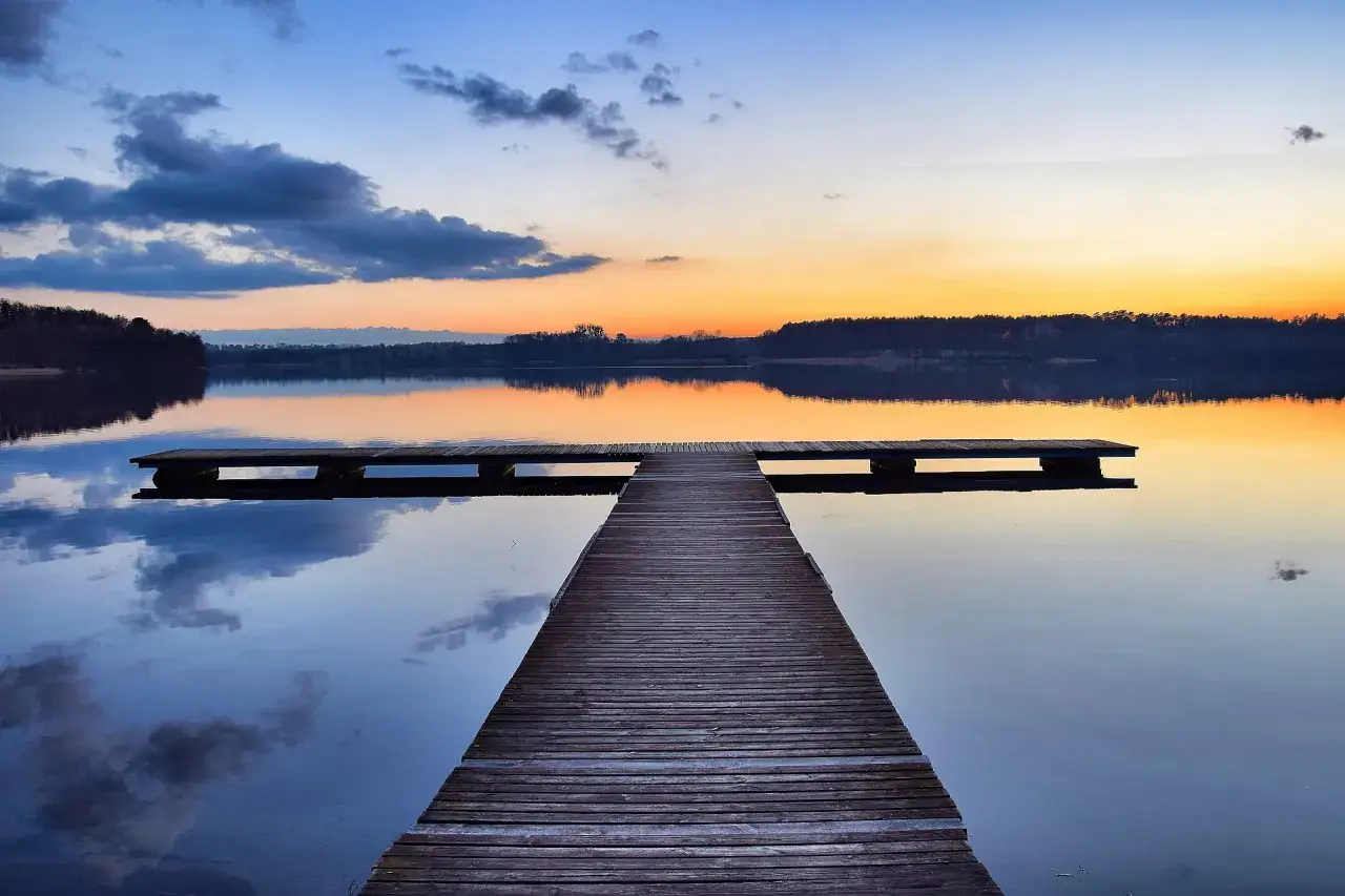 Łowiska z noclegiem w Wielkopolsce: Gdzie naprawdę warto jechać?