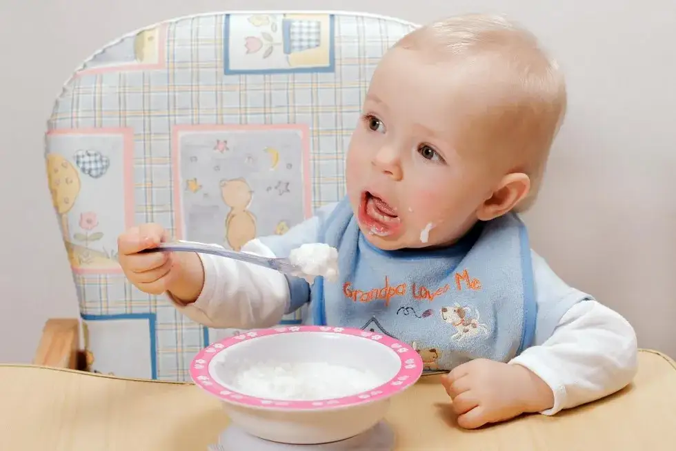 Czy pietruszka uczula niemowlę? Sprawdź, jak ją wprowadzić bezpiecznie