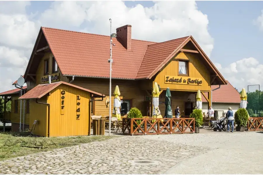 Gdzie zjeść w Stawach Milickich? Najlepsze miejsca z lokalnym jedzeniem