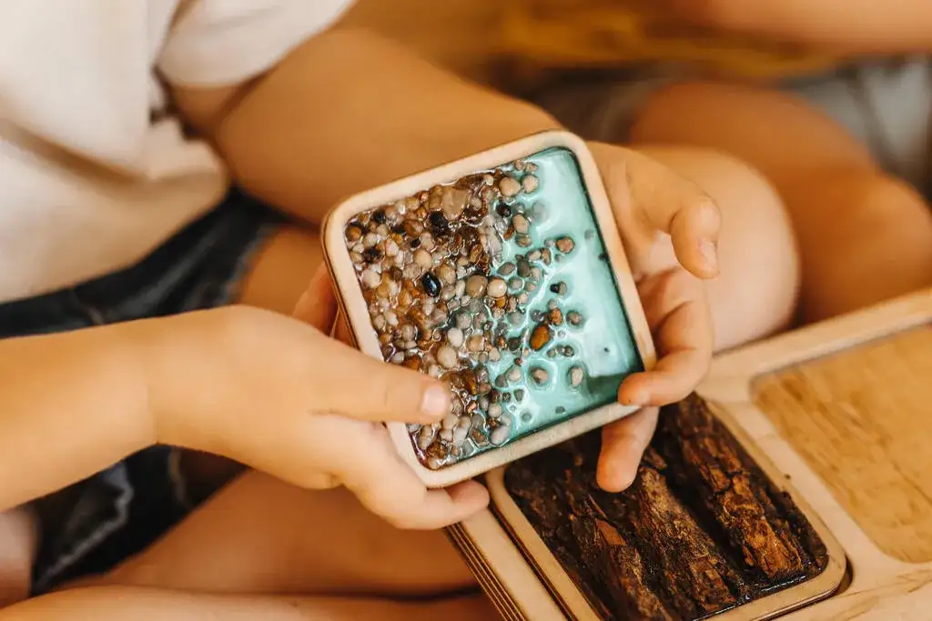 Zabawki sensoryczne dla niemowląt: Klucz do rozwoju i bezpieczeństwa