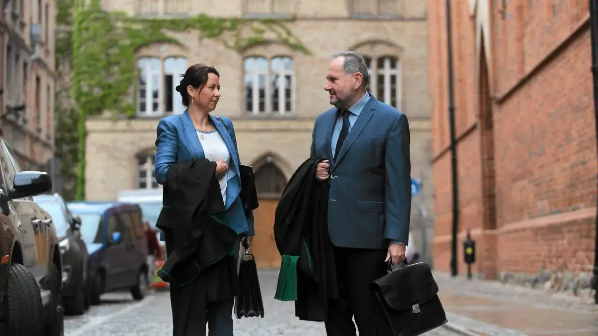 Kto płaci za adwokata po przegranej sprawie? Poznaj ważne zasady