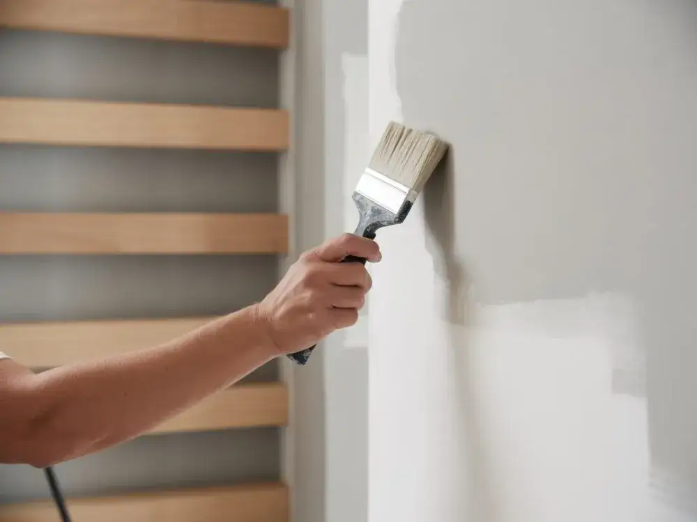 Ile po gruntowaniu można malować, aby uniknąć problemów z farbą?