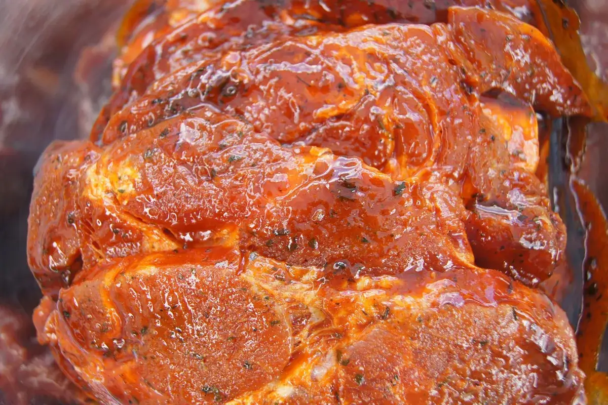 Najlepsza marynata do karkówki z grilla? Sekrety soczystości!