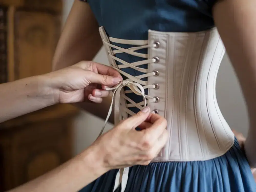 Jak uszyć gorset krok po kroku - łatwe instrukcje dla początkujących