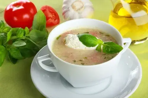 Co zrobić ze świeżą bazylią? Odkryj pyszne przepisy i porady