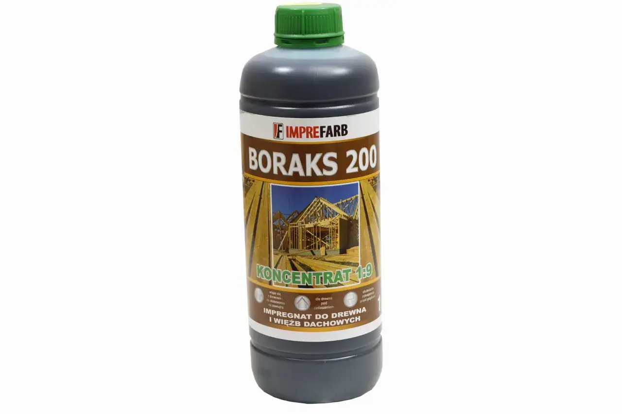 Butelka z ciemnoszarym płynem, etykieta z napisem "BORAKS 200 KONCENTRAT 1:9 IMPREGNAT DO DREWNA I WIĘŹB DACHOWYCH".
