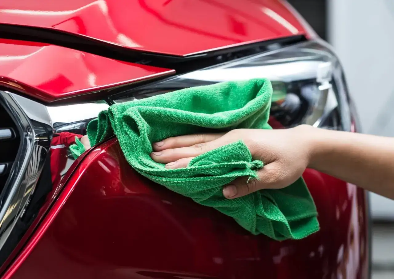 Jak usunąć lakier z samochodu – skuteczne metody i porady krok po kroku