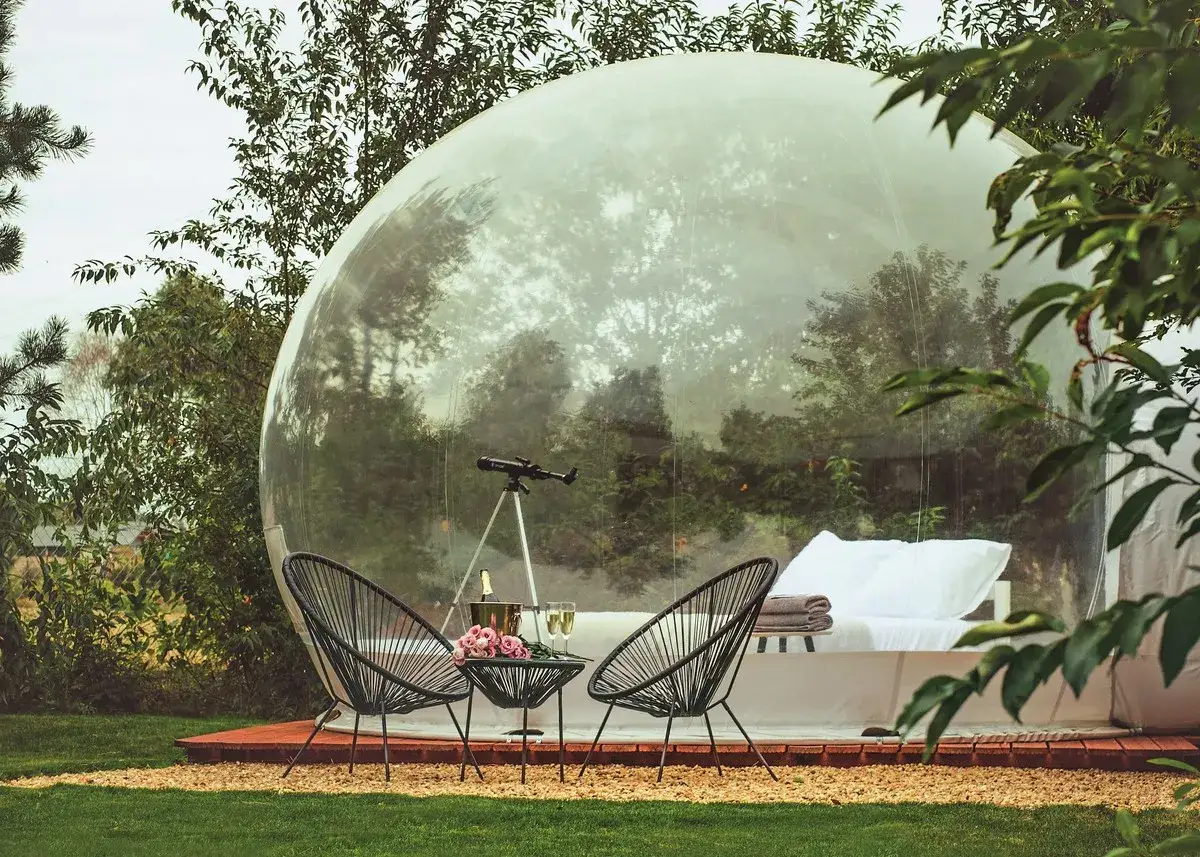 Co to jest patio w hotelu i jak wpływa na komfort gości