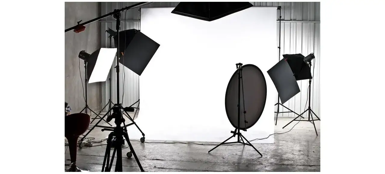 Lampa błyskowa czy światło ciągłe: najlepszy wybór dla Twoich zdjęć