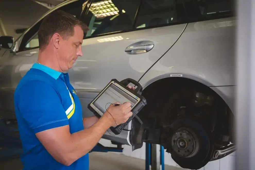 Czy po wymianie amortyzatorów trzeba ustawić zbieżność, aby uniknąć problemów?