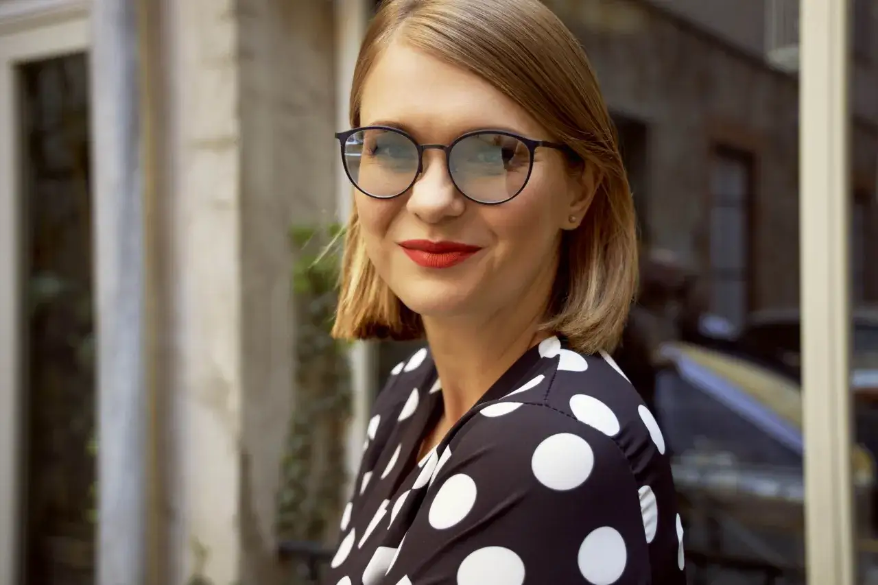 Fotochromy: Jak działają? Wady, zalety i czy sprawdzą się w aucie?