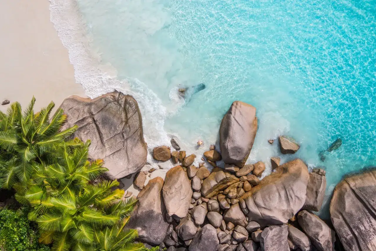 Seszele kiedy jechać: uniknij deszczu i tłumów w idealnym czasie