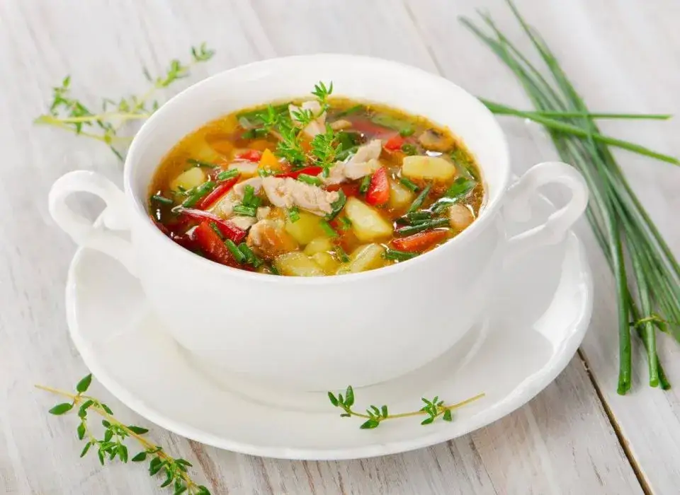 Czy zupy są kaloryczne? Odkryj sekrety lekkich dań!