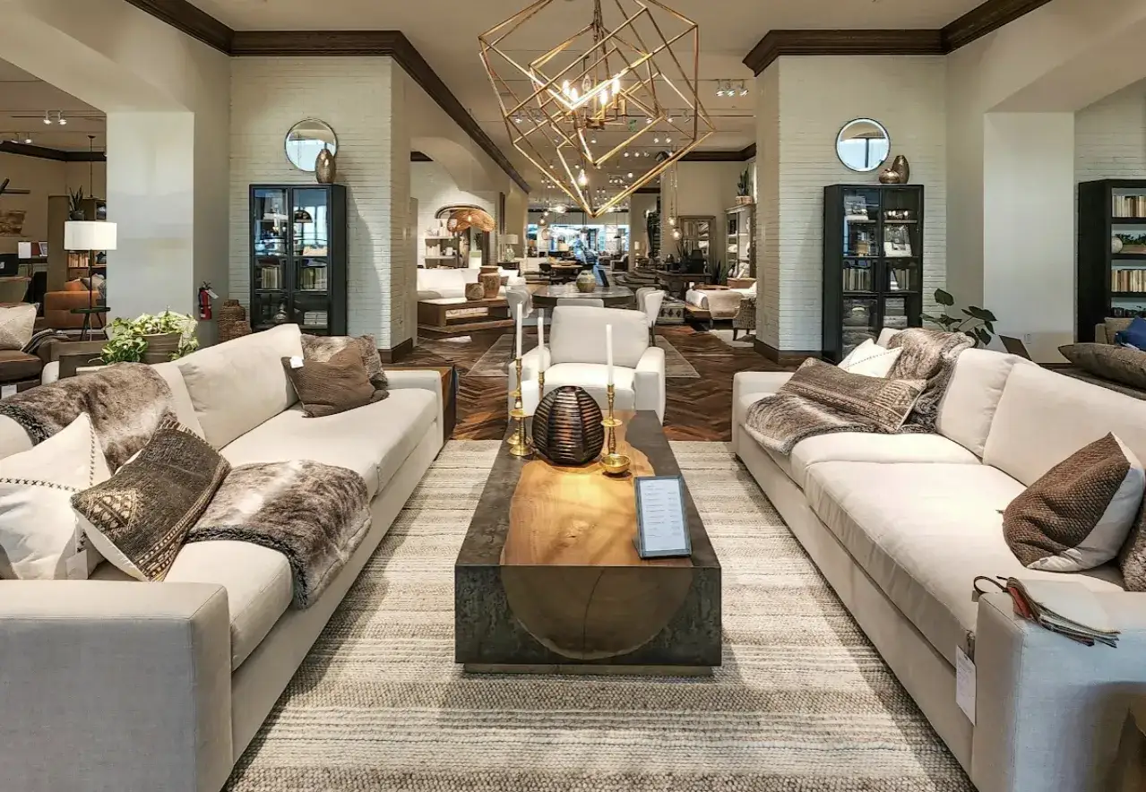 Salony meblowe czy zakupy online? Sprawdzamy, co dziś bardziej się opłaca