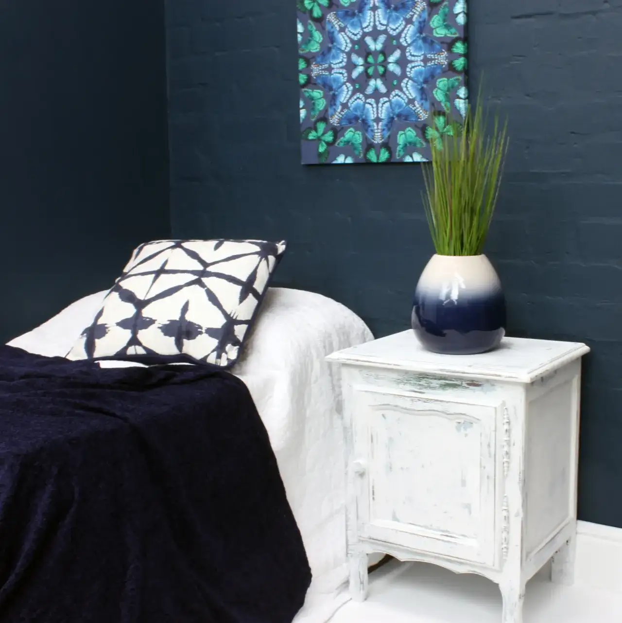 Czy można malować meble farbą do ścian? Oto co musisz wiedzieć