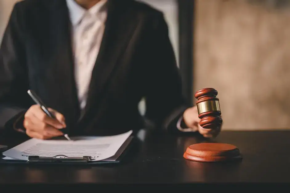 Jak przebiega rozprawa o ubezwłasnowolnienie - co musisz wiedzieć?