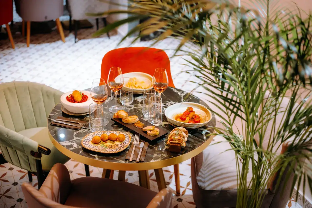 Oradea gdzie zjeść: najlepsze restauracje i lokalne specjały