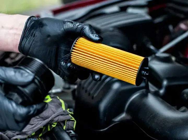 Jakie filtry przy wymianie oleju? Kluczowe informacje dla Twojego auta