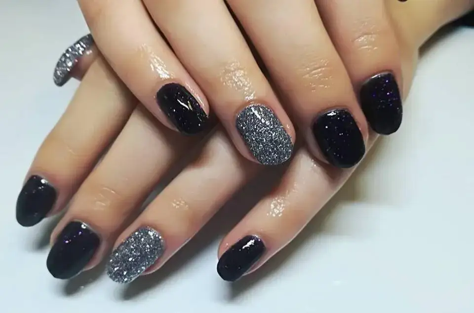 Hybrydy w domu czy warto? Odkryj wady i zalety samodzielnego manicure