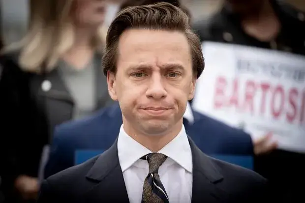 Krzysztof Bosak: Jaką partię reprezentuje i co warto wiedzieć?