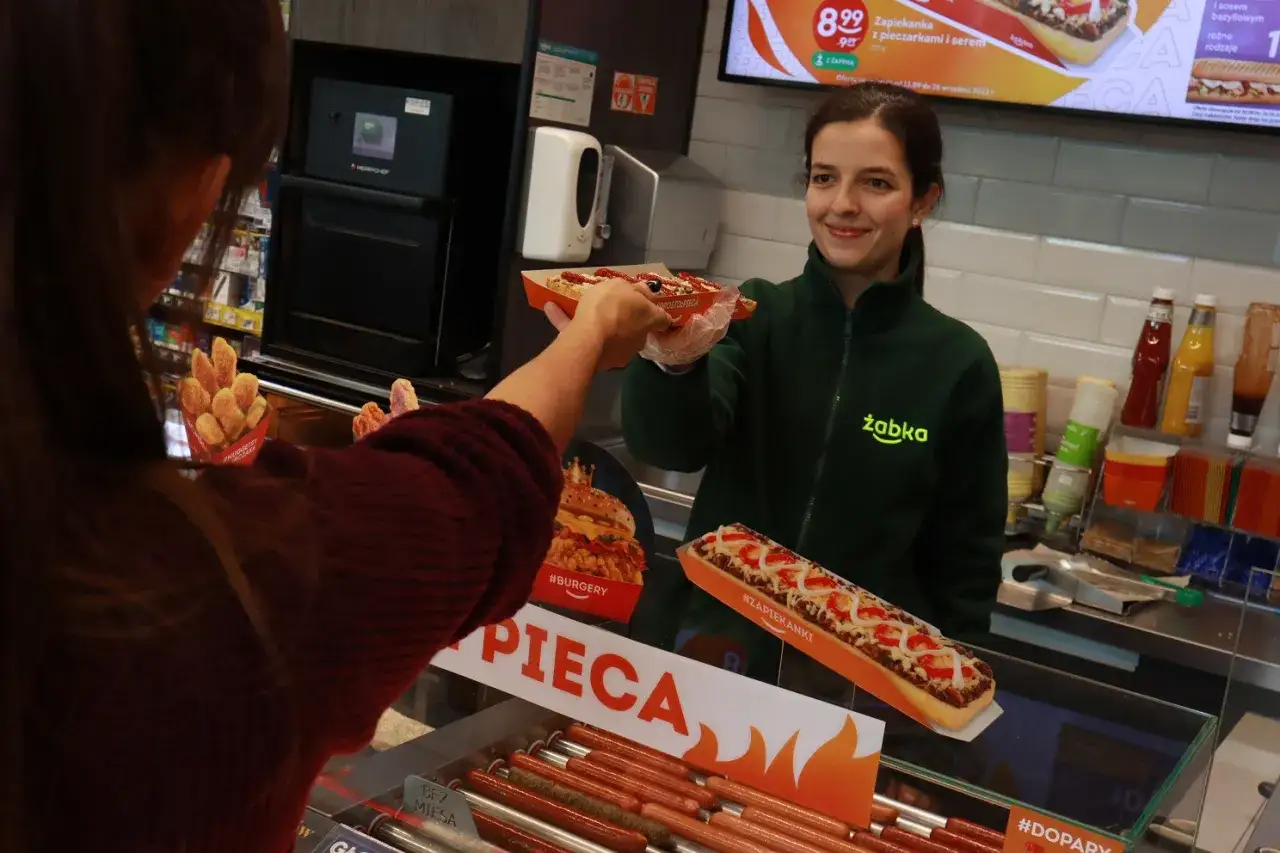 Najlepsze zapiekanki w Żabce: nowe smaki i promocje, które musisz spróbować