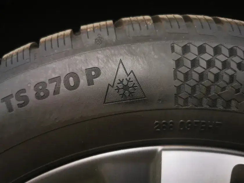 ZR na oponie: Dekodujemy symbol szybkich aut. Czy go potrzebujesz?