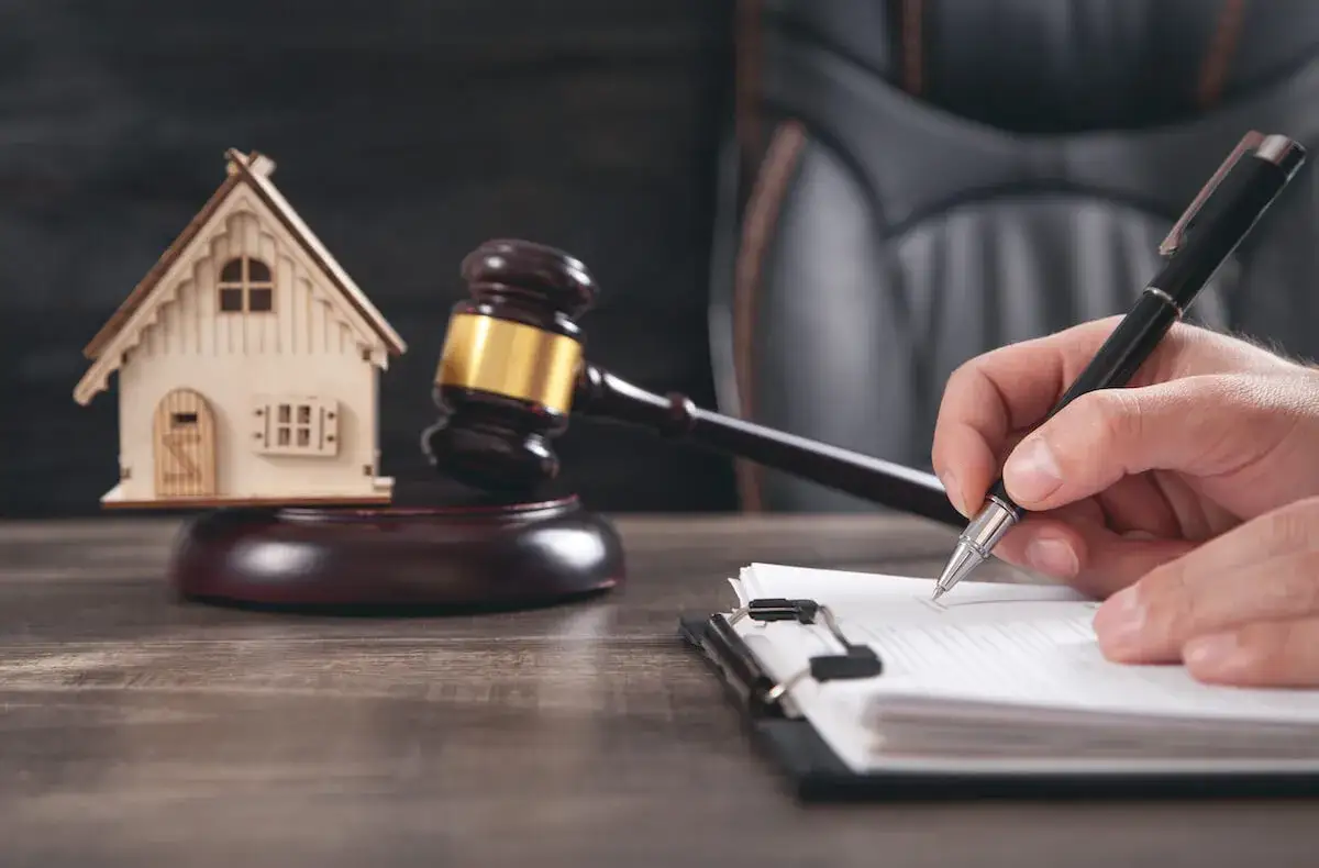 Co z hipoteką po licytacji komorniczej? Sprawdź, co musisz wiedzieć