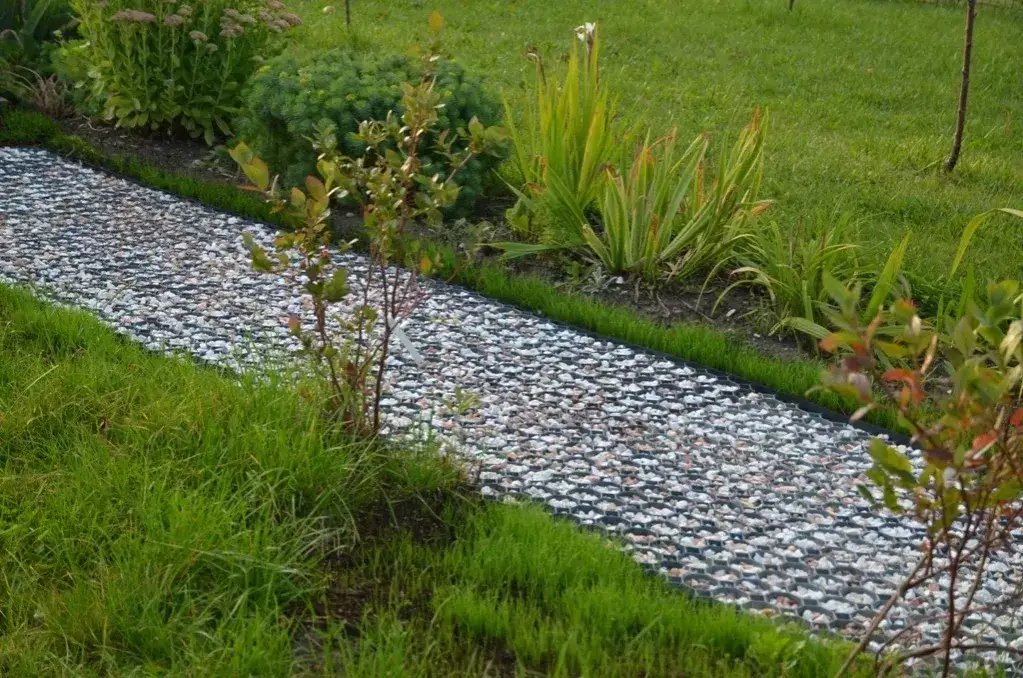 Jak zbudować kratkę ogrodową - proste kroki i najlepsze materiały