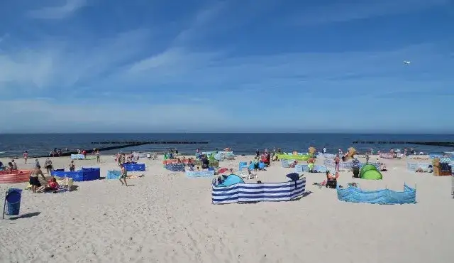 Gdzie leży Dźwirzyno? Odkryj jego położenie i atrakcje w okolicy