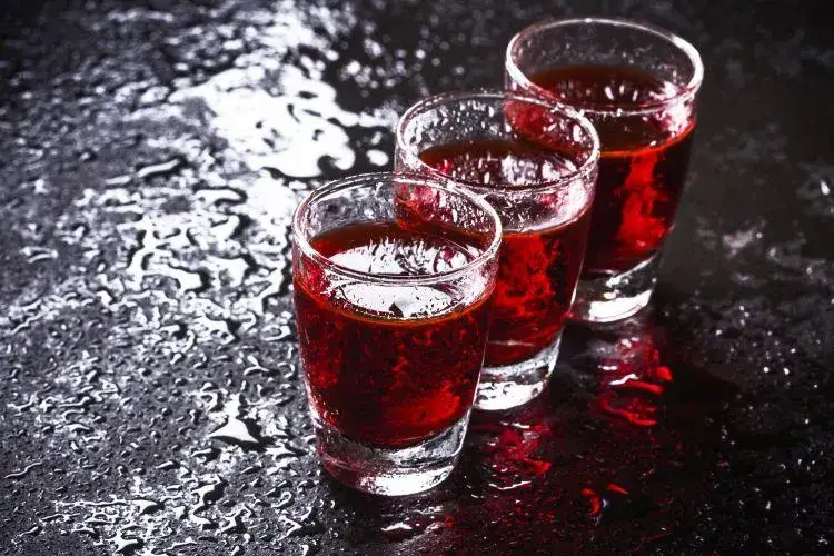 Męski drink: 10 mocnych koktajli, które musisz spróbować
