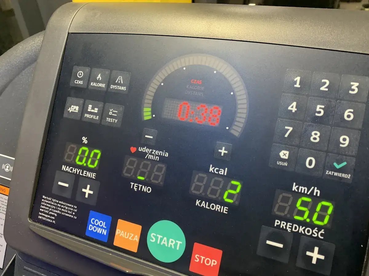 Bieżnia magnetyczna czy elektryczna – która lepiej spełni Twoje oczekiwania?