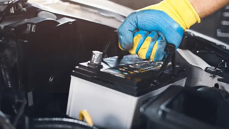 Jak podłączyć prostownik do ciężarówki bez ryzyka uszkodzenia akumulatora