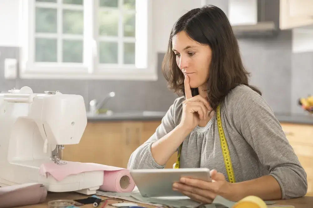 Jak uszyć modne zasłony i odmienić swoje wnętrze bez wysiłku