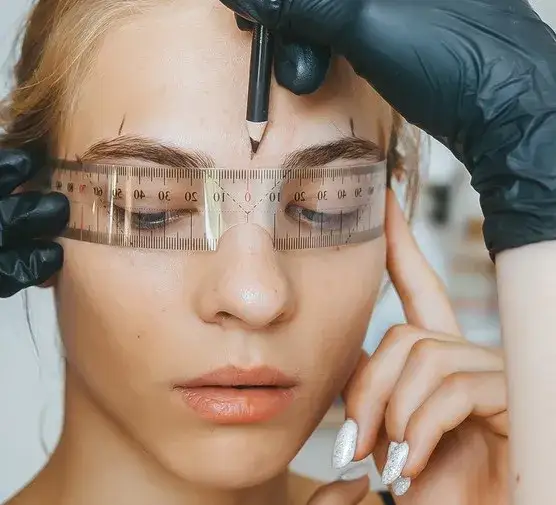 Czego nie wolno po makijażu permanentnym brwi, aby uniknąć problemów