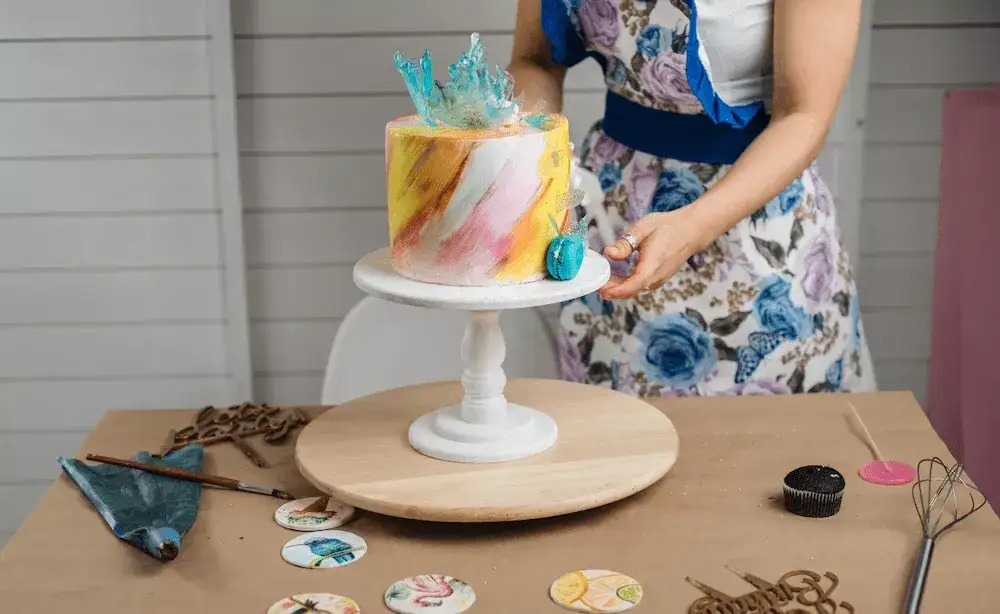 Jak wycenić tort: uniknij błędów i poznaj kluczowe koszty